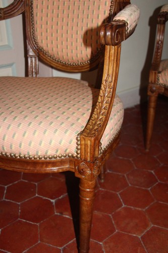 Louis XVI - Suite de quatre fauteuils à dossier en écusson d'époque Louis XVI
