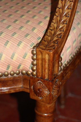 Antiquités - Suite de quatre fauteuils à dossier en écusson d'époque Louis XVI
