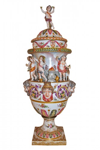 Perfume burner in porcelain of Capodimonte