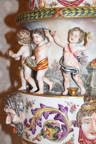 Perfume burner in porcelain of Capodimonte - Restauration - Charles X