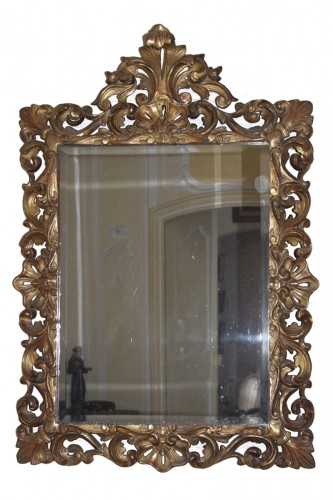 Important miroir en bois doré richement sculpté, Italie du nord début du XIXe