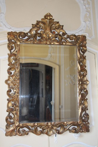 Important miroir en bois doré richement sculpté, Italie du nord début du XIXe - Miroirs, Trumeaux Style Restauration - Charles X