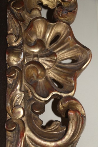 Restauration - Charles X - Important miroir en bois doré richement sculpté, Italie du nord début du XIXe