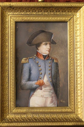 Napoléon Bonaparte en tenue militaire, miniature sur ivoire vers 1800 - Objets de Vitrine Style Empire