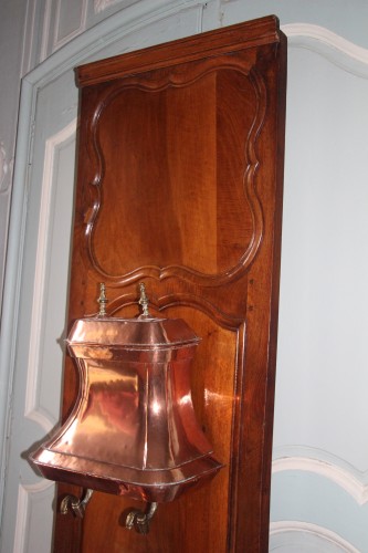 XVIIIe siècle - Fontaine en cuivre sur son support en bois, époque Régence XVIIIe