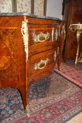 18th century - Curved Commode from Dauphiné, bronze with crown 1745, Louis XV period