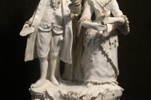 Brûle parfum en porcelaine blanche de Capodimonte, XVIIIe - Didascalies