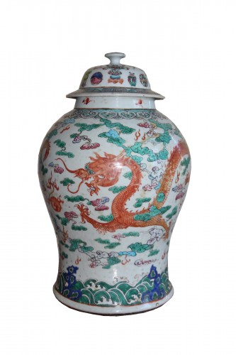 Vase aux dragons, porcelaine de chine XVIIIe