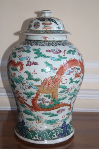 Vase aux dragons, porcelaine de chine XVIIIe - Didascalies