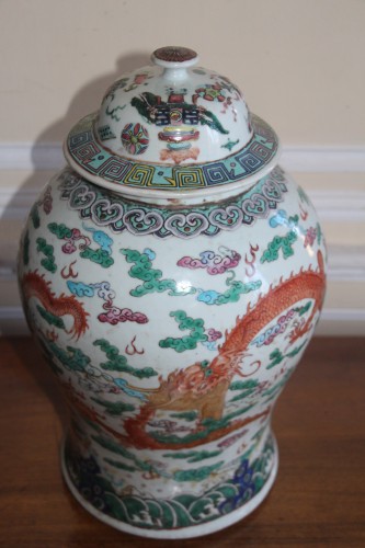 XVIIIe siècle - Vase aux dragons, porcelaine de chine XVIIIe