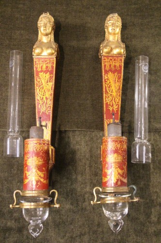Lighting  - Pair of wall lights in red and gold varnished metal, from the Consulate period
