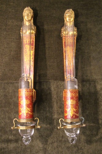 Pair of wall lights in red and gold varnished metal, from the Consulate period - 