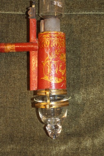 Antiquités - Pair of wall lights in red and gold varnished metal, from the Consulate period