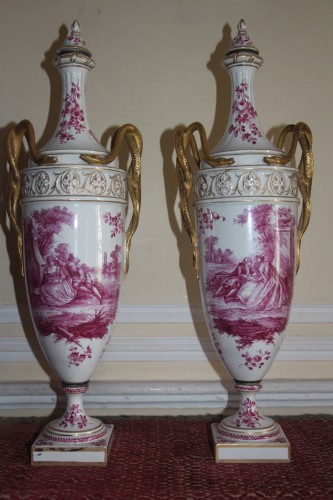 Paire de vases aux serpents en porcelaine de Damm, XIXe - Céramiques, Porcelaines Style Louis-Philippe