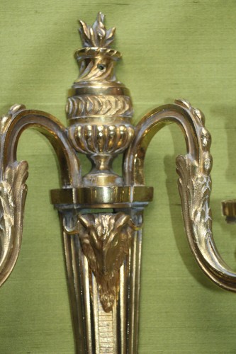 Paire d'appliques en bronze doré à Tête de bélier, premier quart du XIXe - Luminaires Style Empire