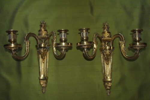 Luminaires Appliques - Paire d'appliques en bronze doré à Tête de bélier, premier quart du XIXe