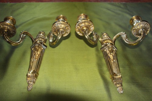 Antiquités - Paire d'appliques en bronze doré à Tête de bélier, premier quart du XIXe