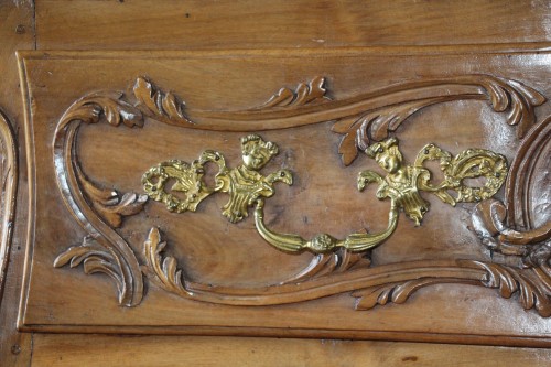 Antiquités - Provencal chest of drawers in blond walnut, Arles circa 1760