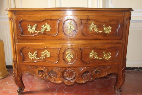 XVIIIe siècle - Commode provençale en noyer massif, Aix-en-Provence époque Louis XV