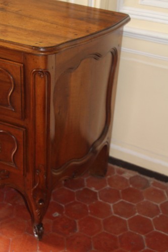 Louis XV - Provencal chest of drawers in solid walnut, Aix-en-Provence Louis XV period