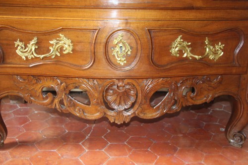 Antiquités - Commode provençale en noyer massif, Aix-en-Provence époque Louis XV