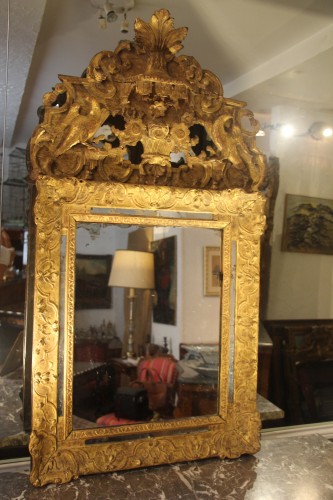 Miroir en bois doré à parcloses, époque Régence début du XVIIIe - Didascalies