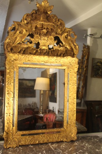 Régence - Miroir en bois doré à parcloses, époque Régence début du XVIIIe