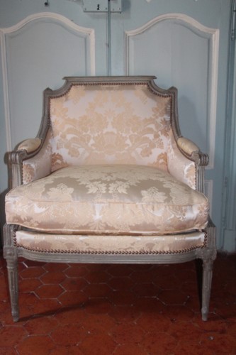 Marquise laquée gris perle, époque Louis XVI - Didascalies