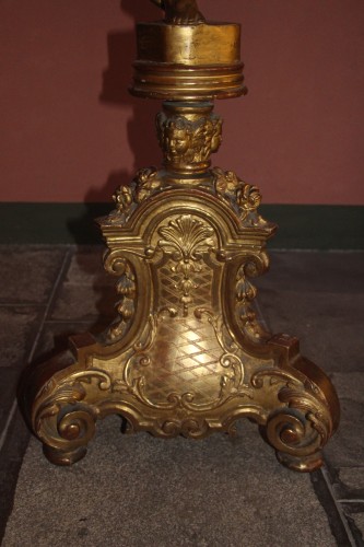 Porte torchère en bois doré, Provence époque de la Régence - Didascalies