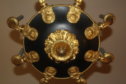 Luminaires Lustre - Lustre à l'antique en bronze doré et patiné, époque Louis-Philippe