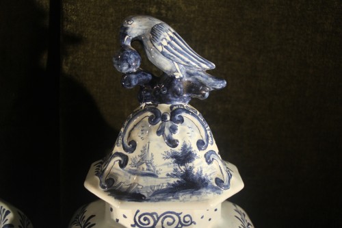 19th century - Pair of vases with parrots, blue Delft earthenware early 19th century