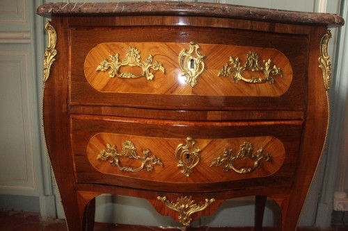 Mobilier Commode - Commode d'entre-deux, estampillée J.B DETROULLEAU, Maître en 1767, XVIIIe