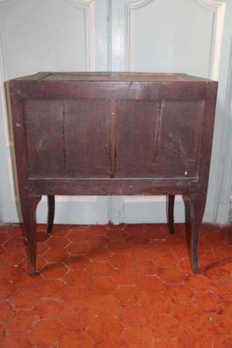 Commode d'entre-deux, estampillée J.B DETROULLEAU, Maître en 1767, XVIIIe - Louis XV