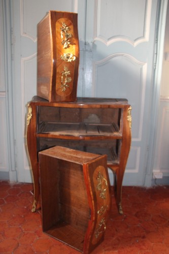 Antiquités - Commode d'entre-deux, estampillée J.B DETROULLEAU, Maître en 1767, XVIIIe