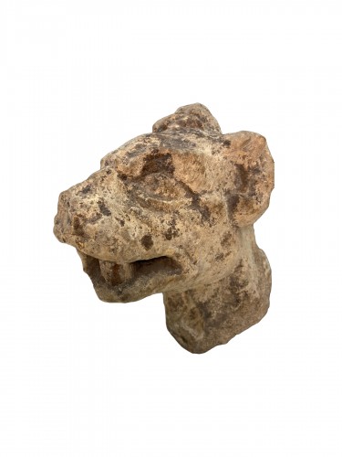 Fragment architectural gothique d'une tête de chien (France?)