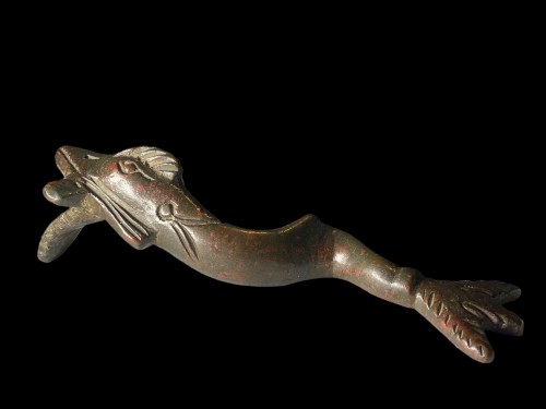 Bronze Door knocker in the shape of a dolphin - antique roman period - 
