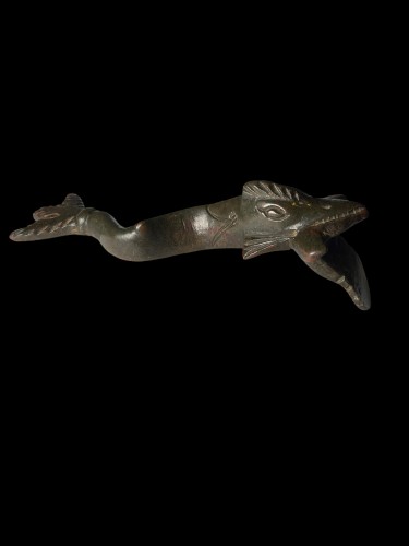 - Bronze Door knocker in the shape of a dolphin - antique roman period