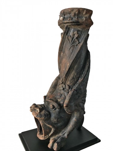 Descente de gouttière terminée par un dauphin - XVIIIe siècle