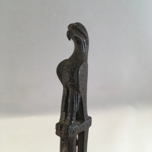 BC to 10th century - 2nd-3rd Century AD bronze knife handle in the form of an eagle