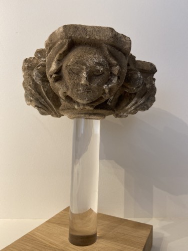 Sculpture Sculpture en pierre - Chapiteau en pierre calcaire sculptée toutes faces - France XVe siècle
