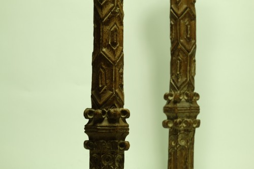 Moyen Âge - Deux piliers en bois du 14e siècle, travail Français