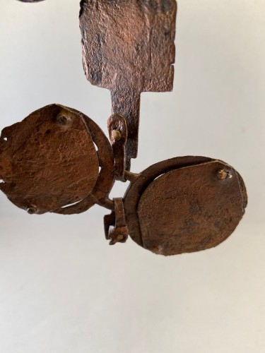 Objets de Curiosité  - Un fragment d'un Collier en cuivre - 12e / 13e siècle - Limoges (?) - France