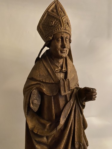 Antiquités - A very detailed sculptured bishop in oak - Flemish or French - 16th century