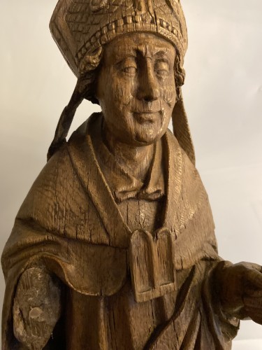 Antiquités - Un évêque sculpté très détaillé en chêne - flamand ou français - 16e siècle