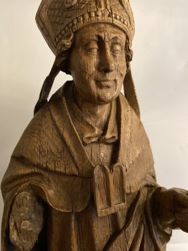 Antiquités - A very detailed sculptured bishop in oak - Flemish or French - 16th century