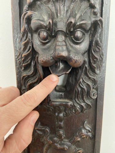 A richly decorated wooden lock plate - Renaissance - XVII - Flanders - Architectural & Garden Style Renaissance