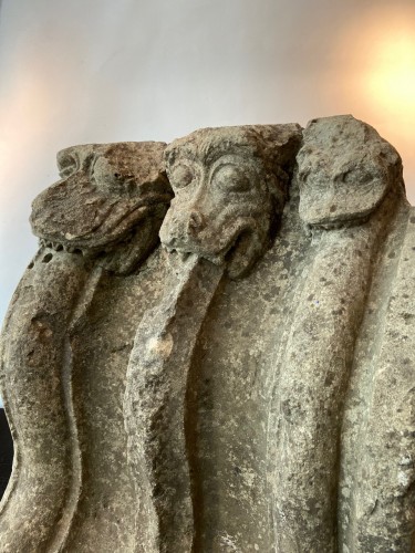 Fragment architectural - 13e siècle avec 3 bêtes mythiques - France - Région Troyes - Don Verboven - Exquisite Objects