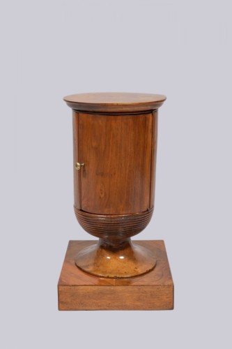 A vase-shaped cabinet circa 1830 - Furniture Style Restauration - Charles X