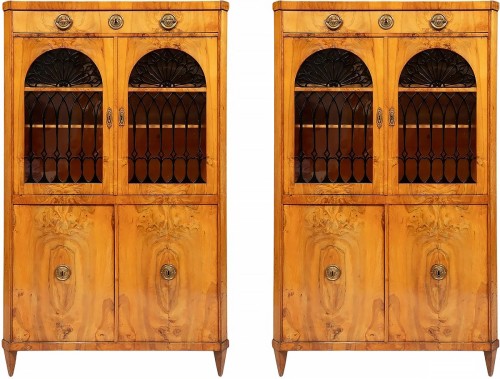 Pair of dainty Biedermeier bookcases circa 1825/30