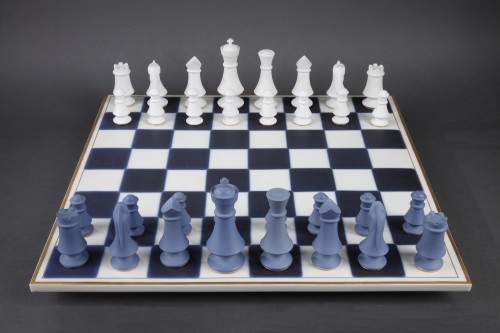 Jeu d'échecs en porcelaine de Sèvres, daté 1978-1988 - Céramiques, Porcelaines Style 